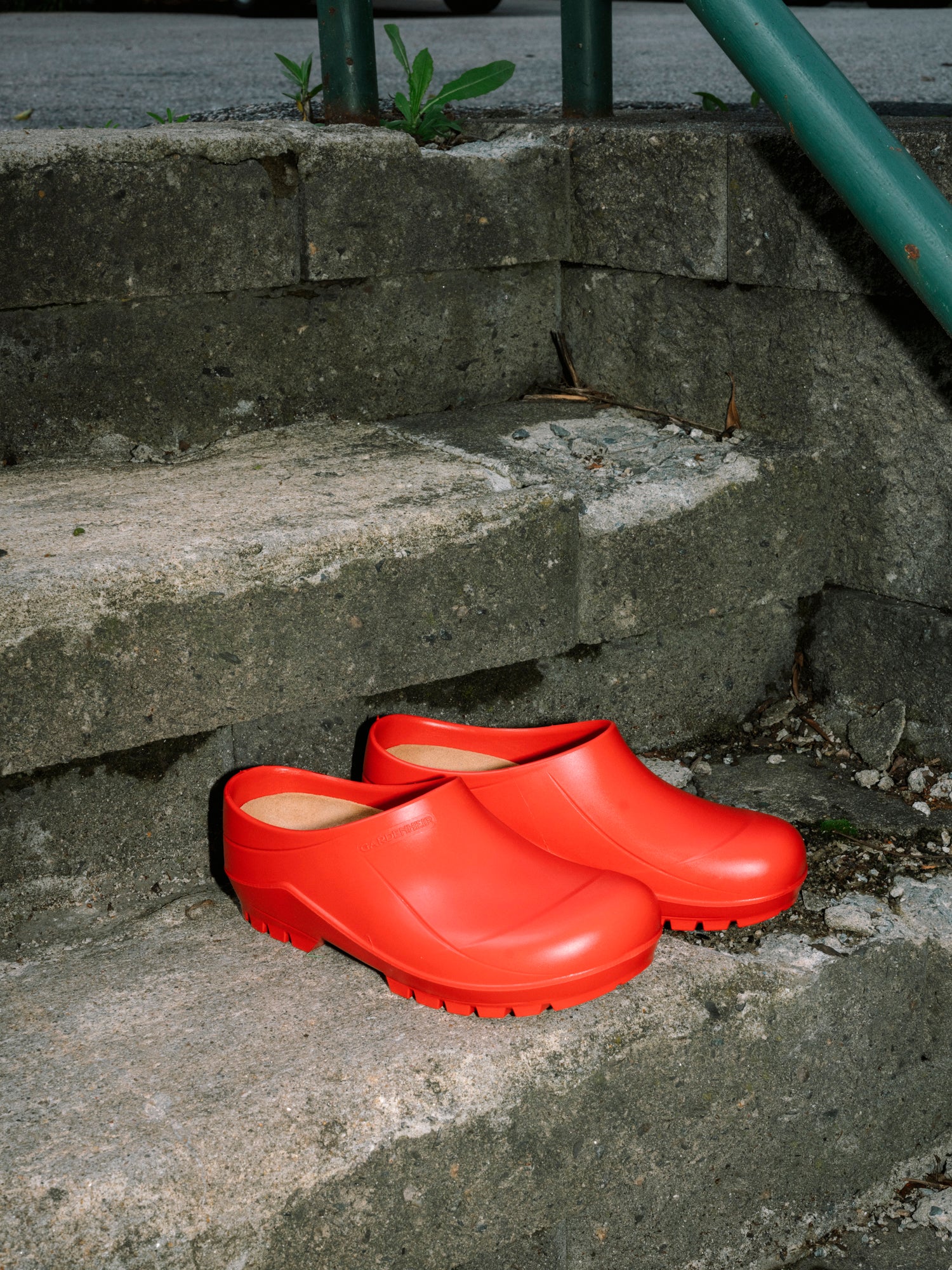 Red garden clogs online